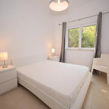 Family With Pool And Barbecue Alcobaca