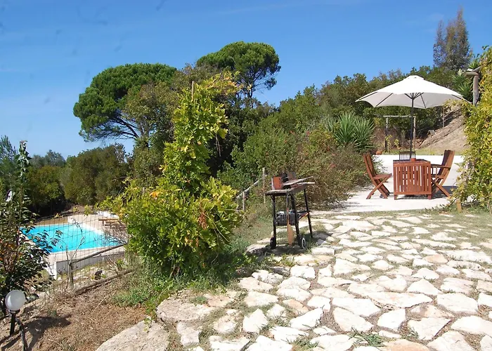 Family With Pool And Barbecue Вилла