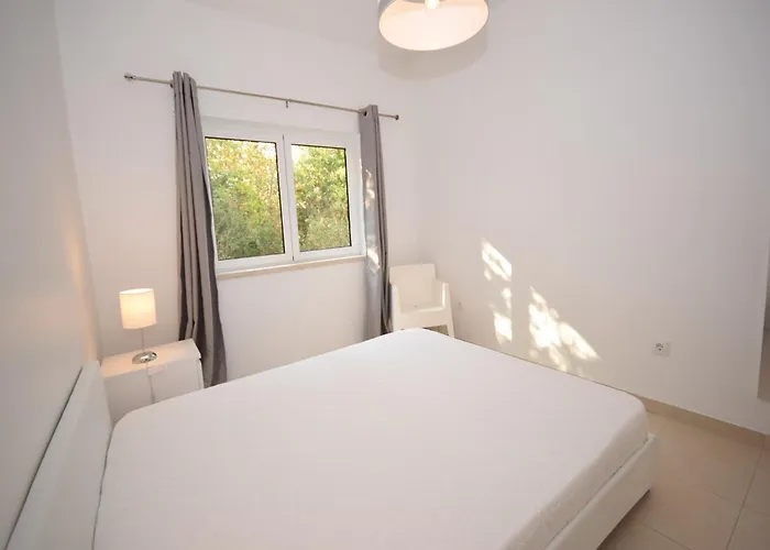 Family With Pool And Barbecue Алкобаса