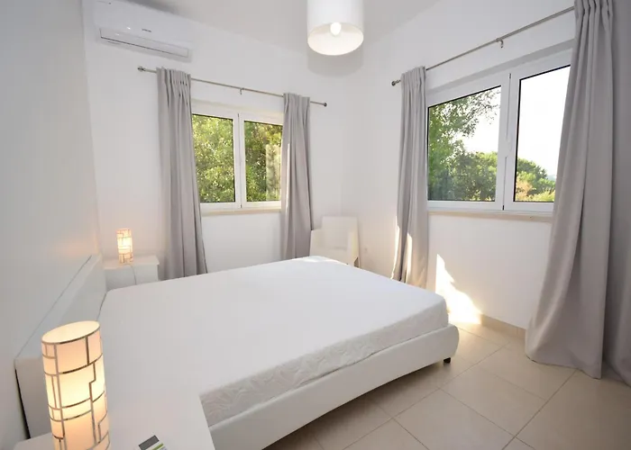 Family With Pool And Barbecue * Алкобаса